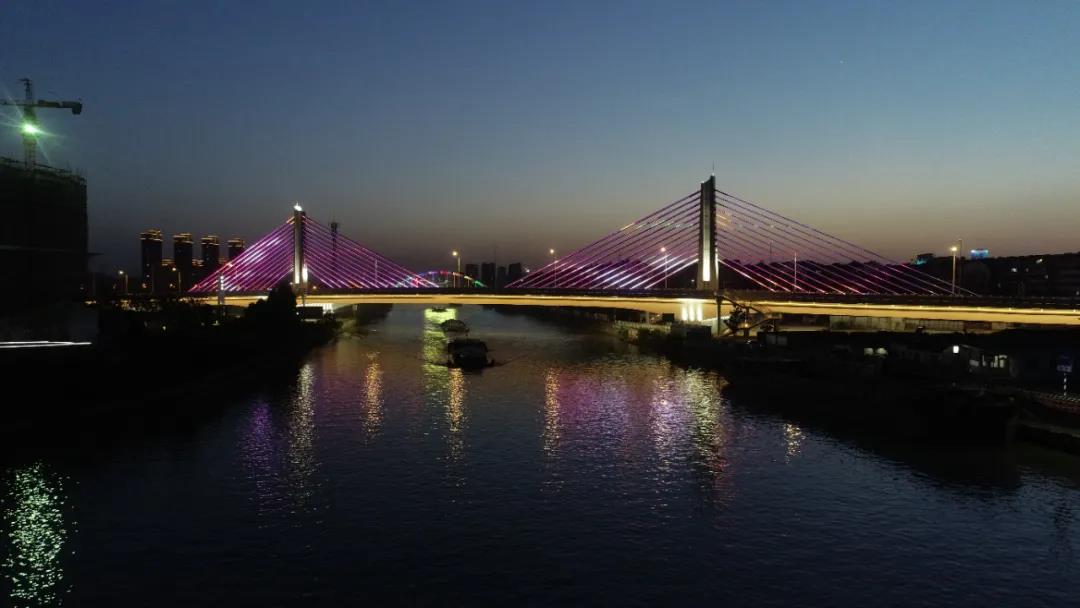 汽笛聲中白鷺飛，長虹托起夜明珠——共賞東塘大橋夜景